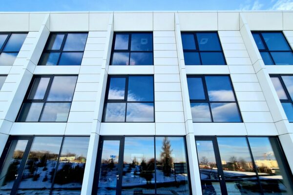 Presklená fasáda okná a dvere Zubné centrum Poprad 21